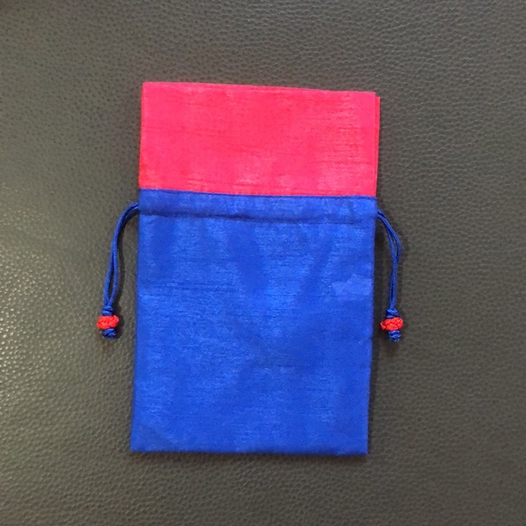 ⭐️NEW 2 Drawstring Pouches - Picture 3 of 9